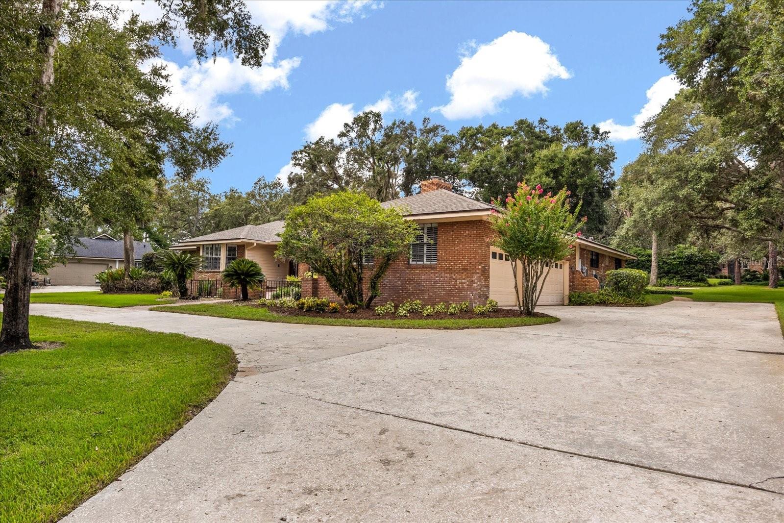 Image 4 of 63 For 205 Sweetwater Cove Boulevard