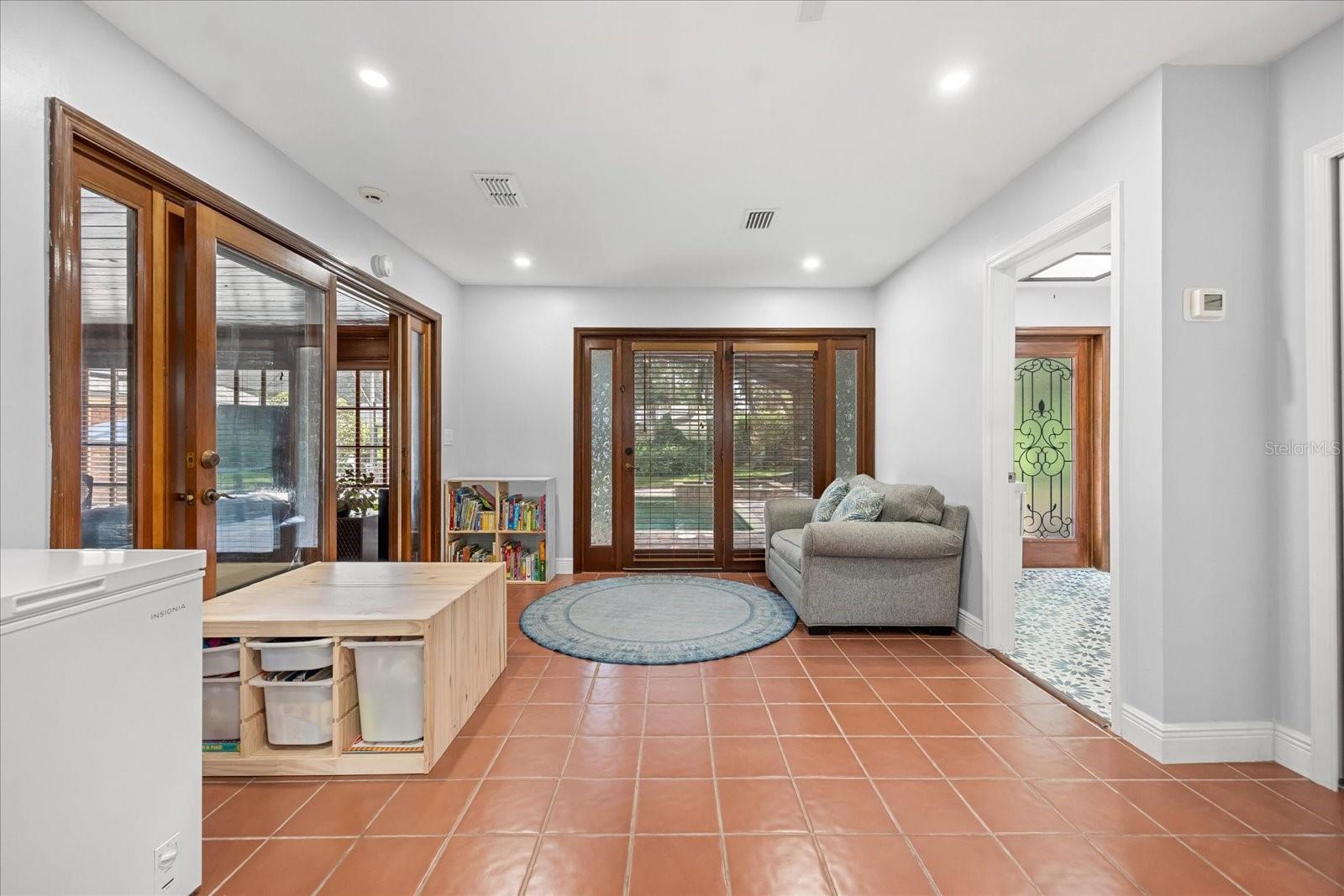 Image 49 of 63 For 205 Sweetwater Cove Boulevard
