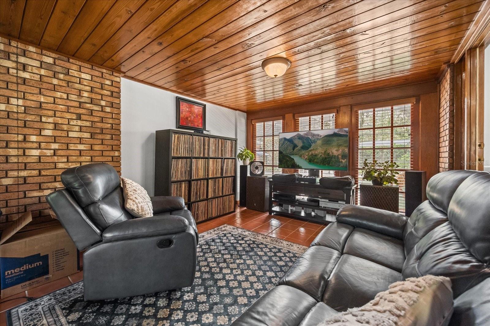 Image 51 of 63 For 205 Sweetwater Cove Boulevard