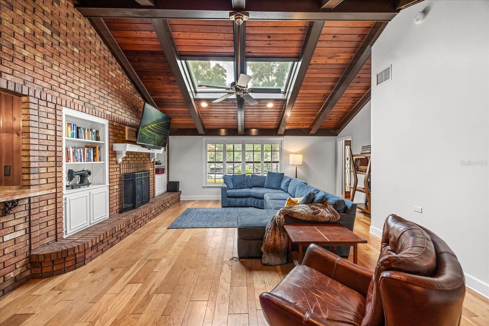 Image 9 of 63 For 205 Sweetwater Cove Boulevard