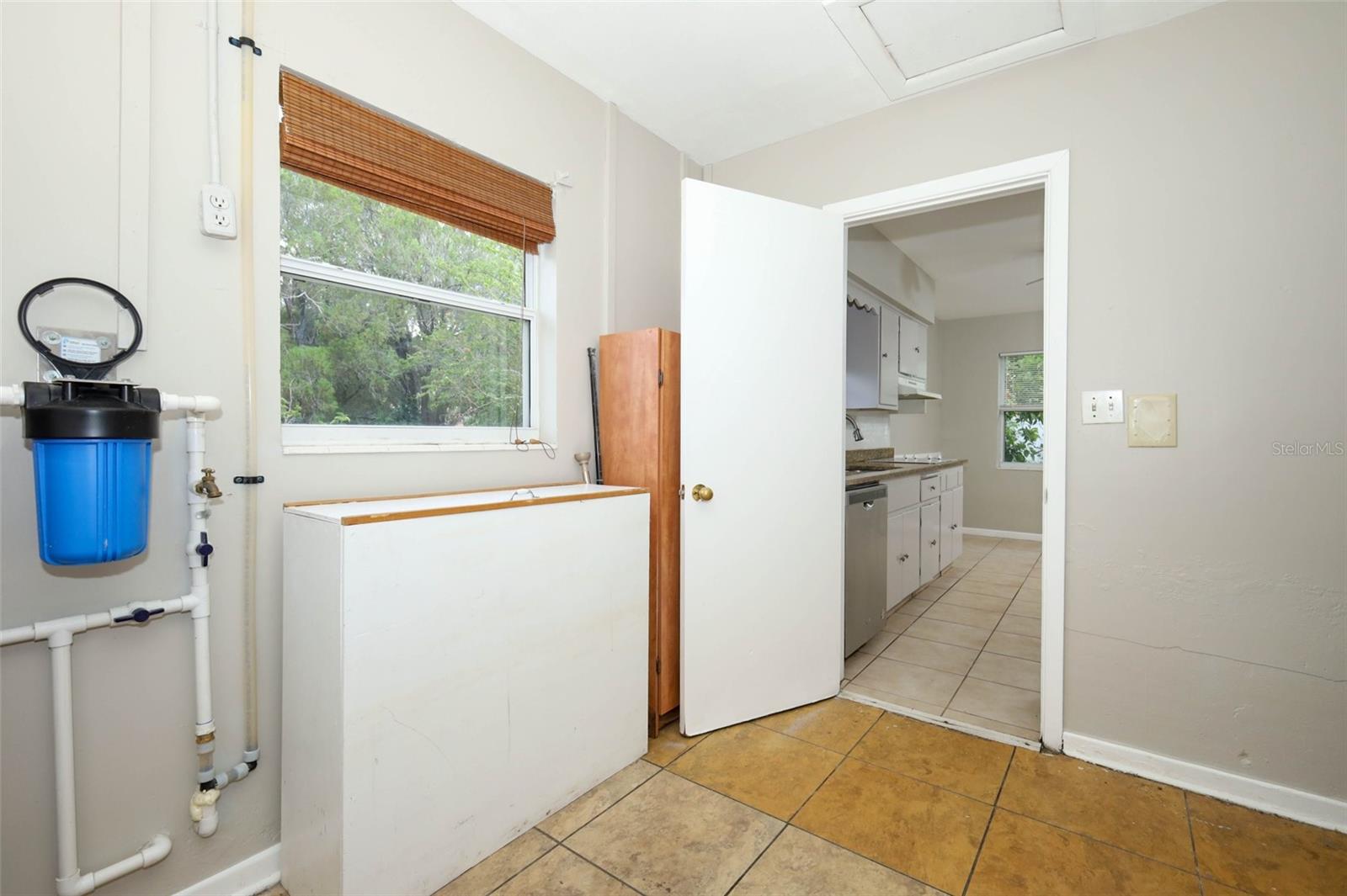 Image 12 of 47 For 904 Hall Street