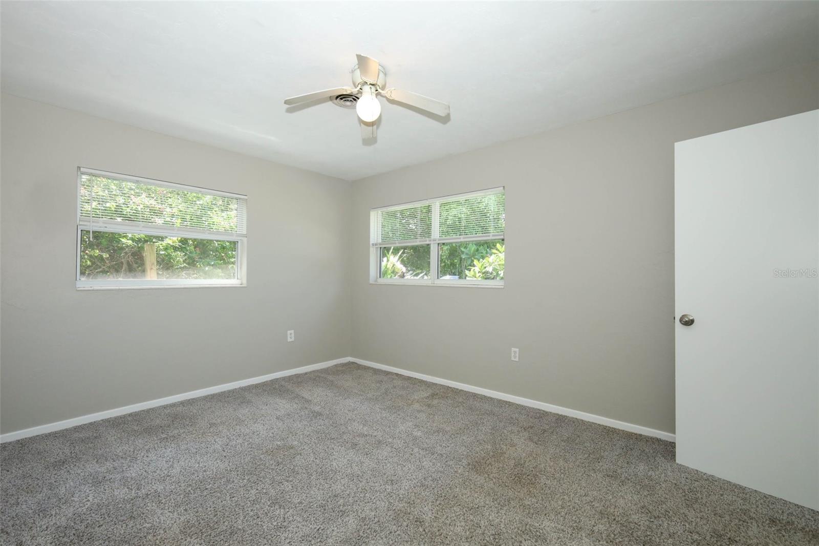 Image 18 of 47 For 904 Hall Street