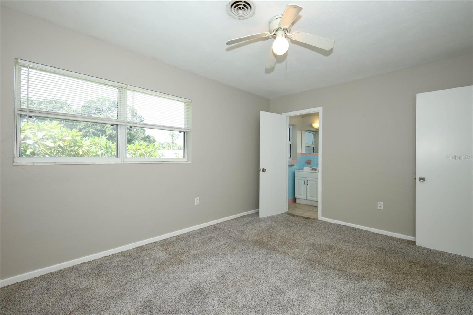 Image 19 of 47 For 904 Hall Street