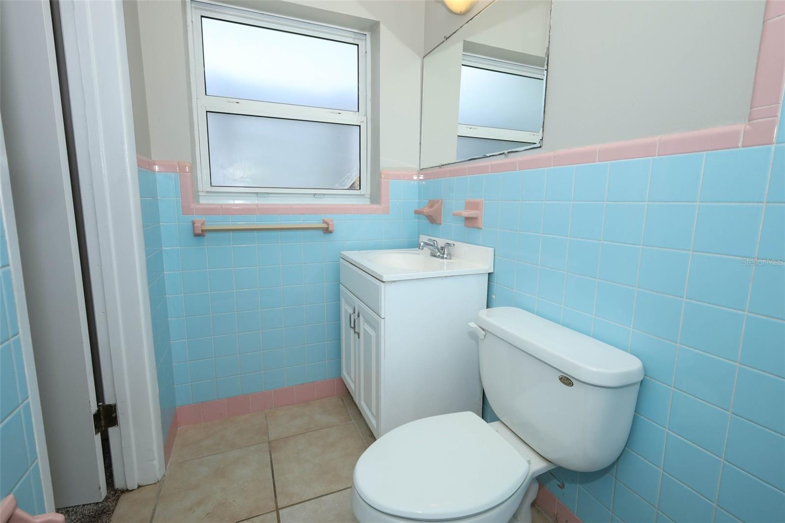 Image 21 of 47 For 904 Hall Street