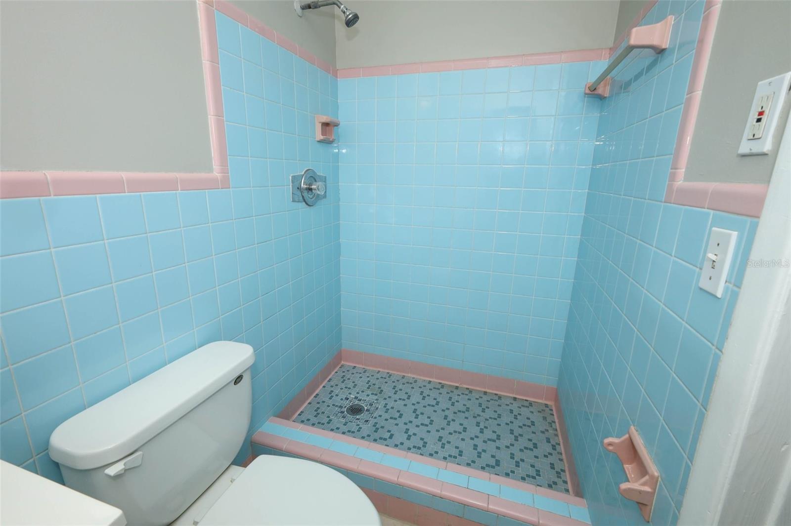 Image 22 of 47 For 904 Hall Street