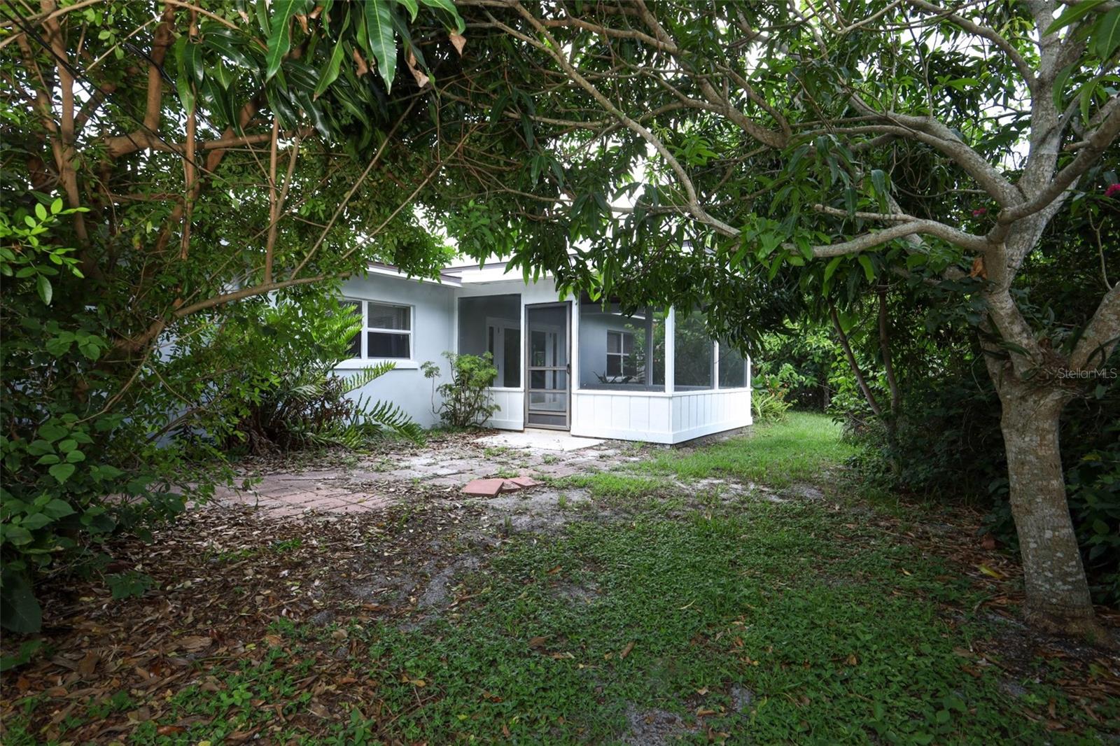 Image 37 of 47 For 904 Hall Street
