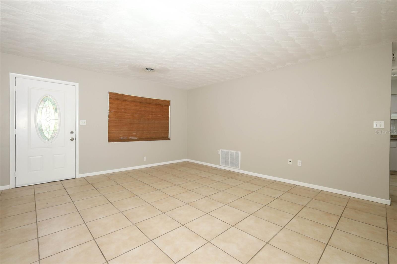 Image 5 of 47 For 904 Hall Street