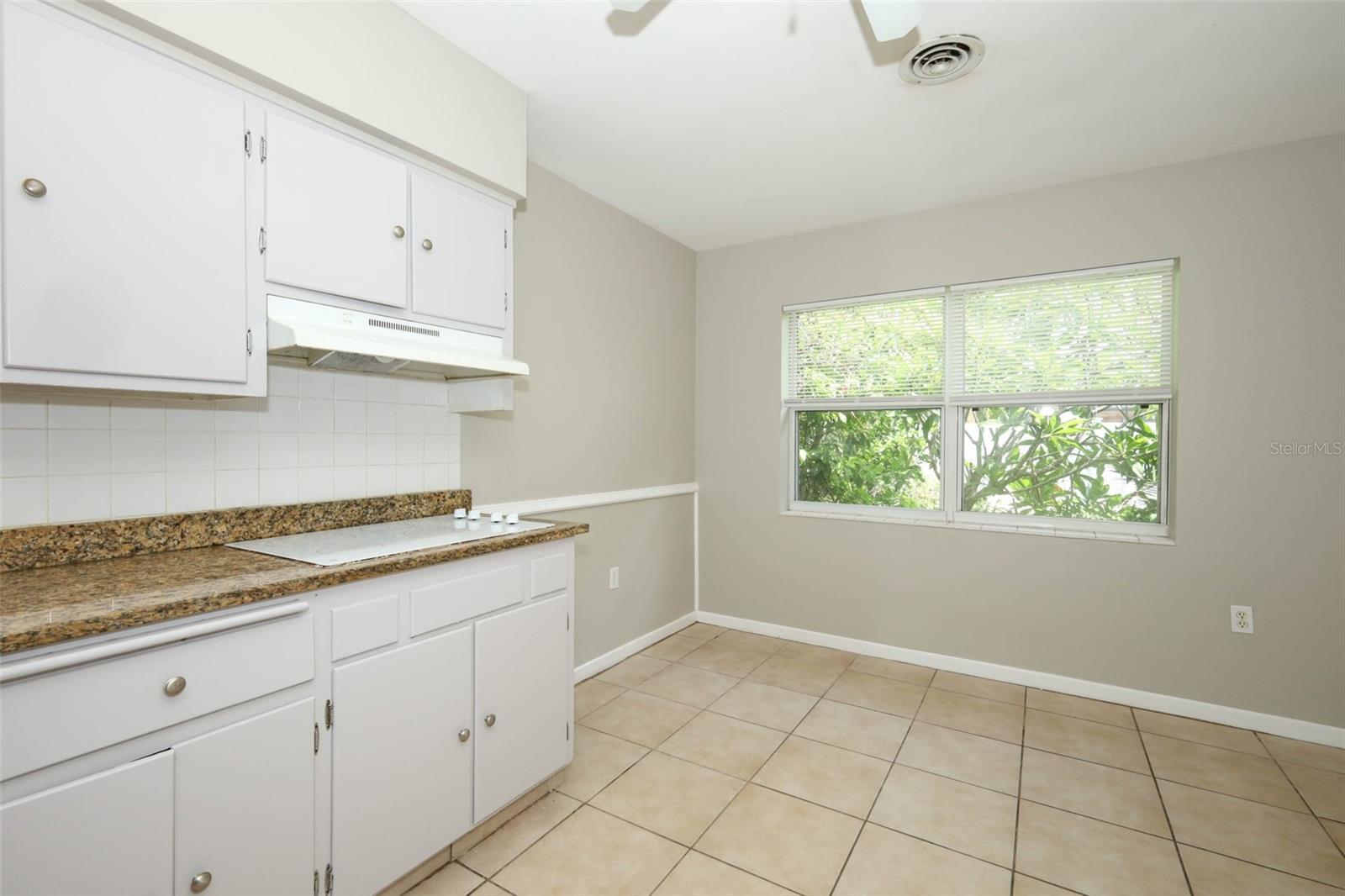 Image 9 of 47 For 904 Hall Street