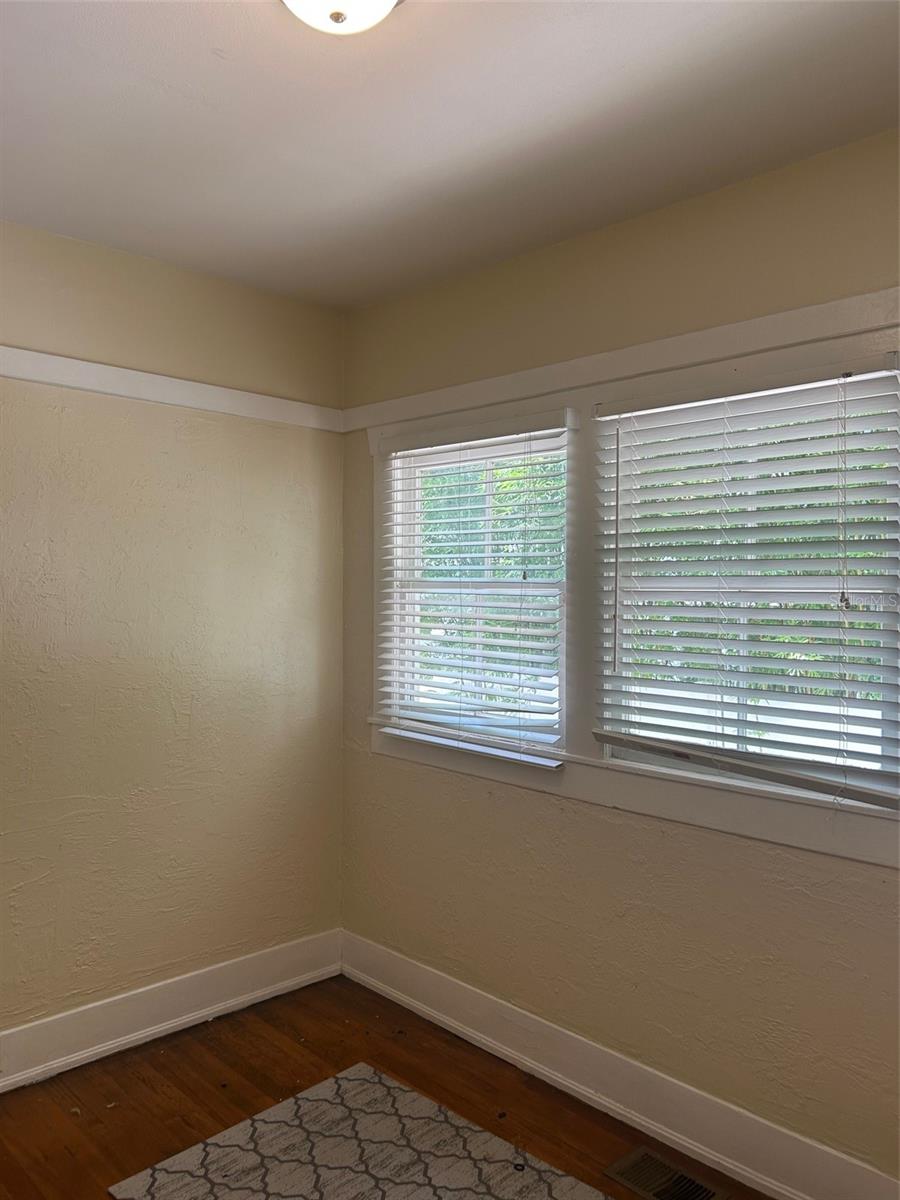 Image 10 of 12 For 1629 Ferris Avenue