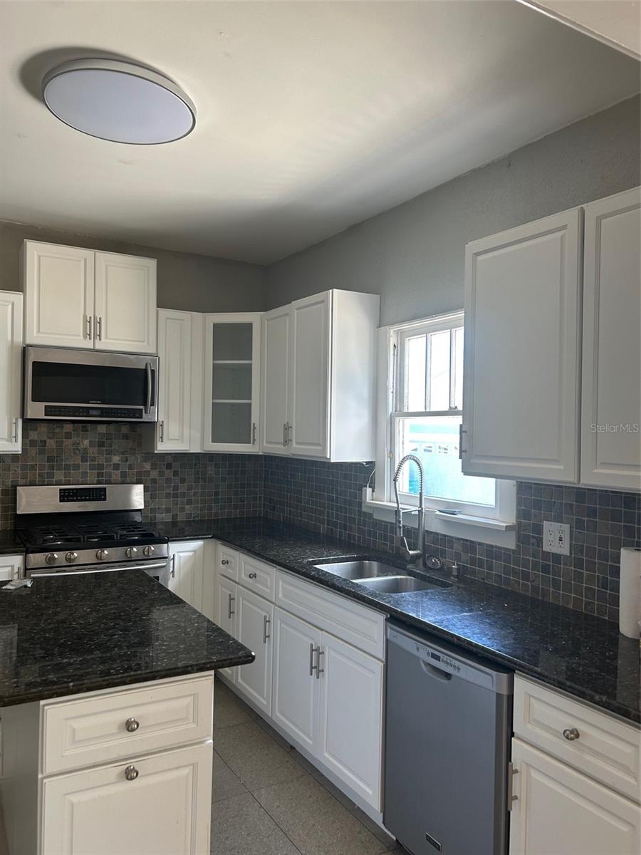 Image 3 of 12 For 1629 Ferris Avenue
