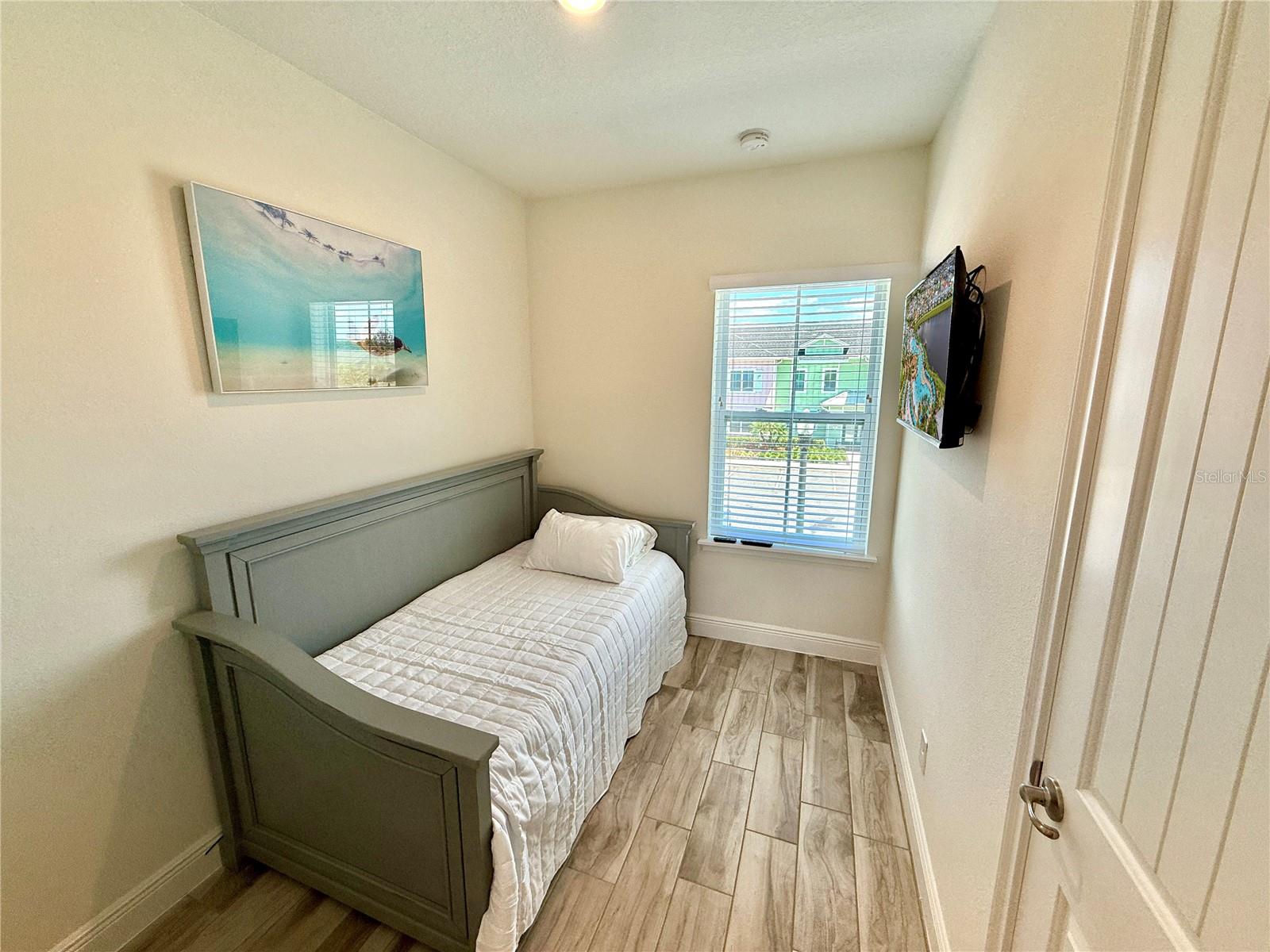 Image 16 of 76 For 2906 Castaway Lane
