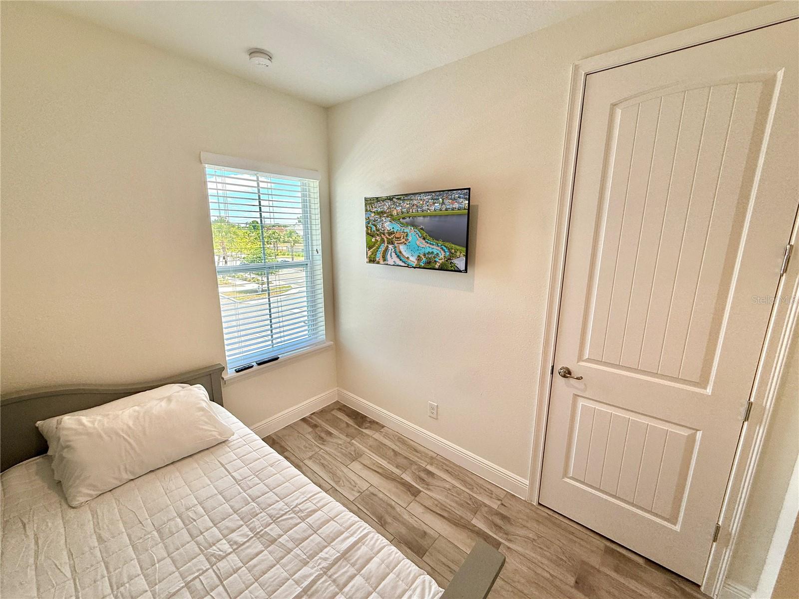 Image 19 of 76 For 2906 Castaway Lane