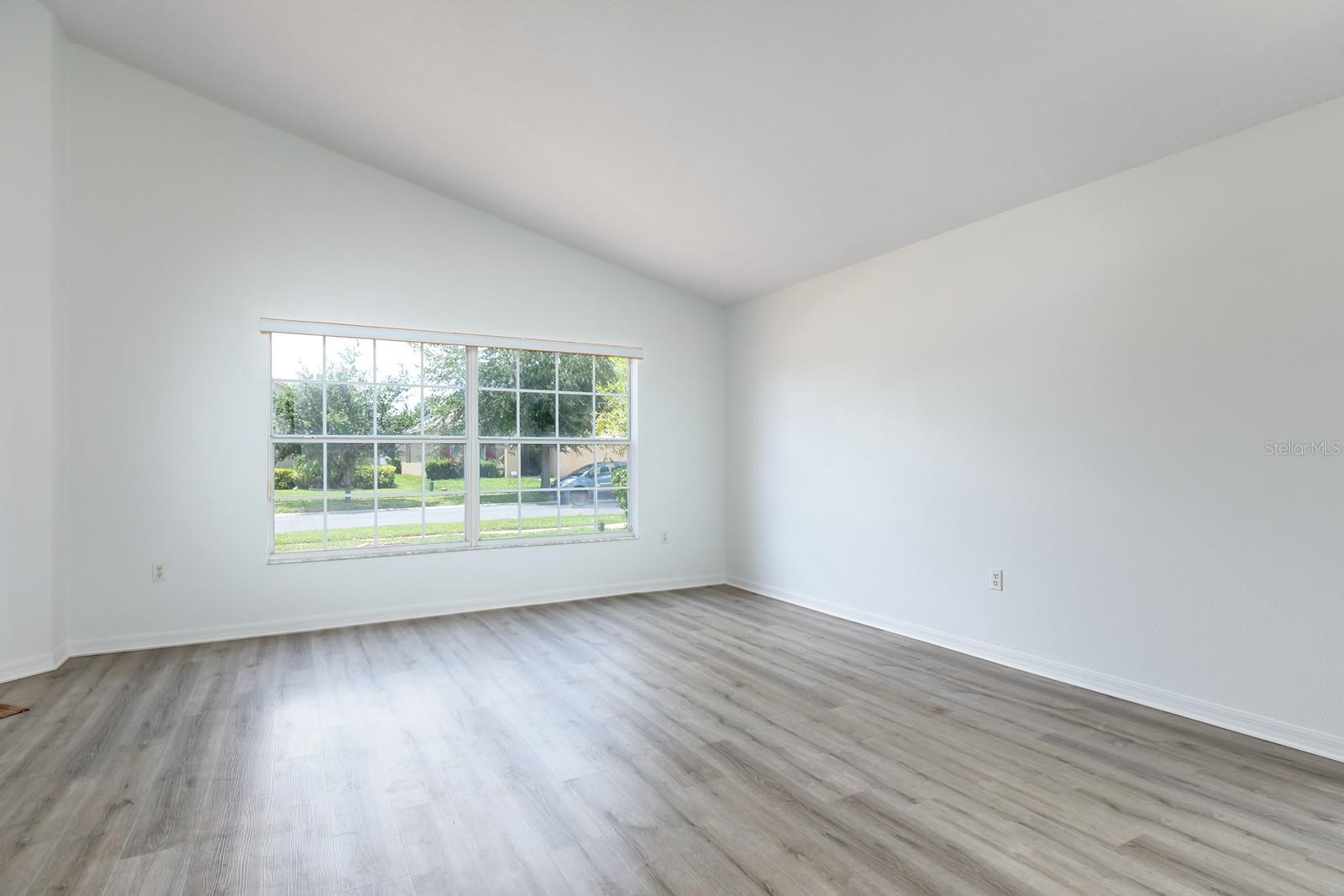 Image 4 of 21 For 3035 Morton Way