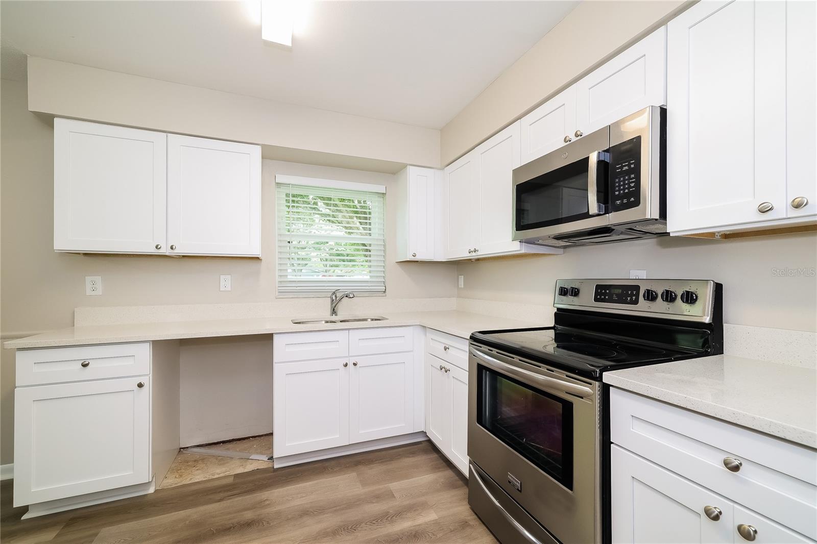 Image 7 of 16 For 250 23rd Street Sw