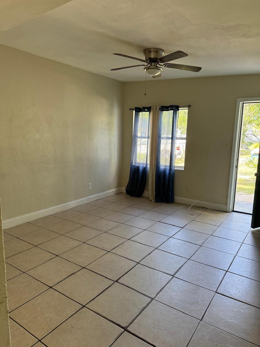 Image 2 of 6 For 525 Sunset Drive