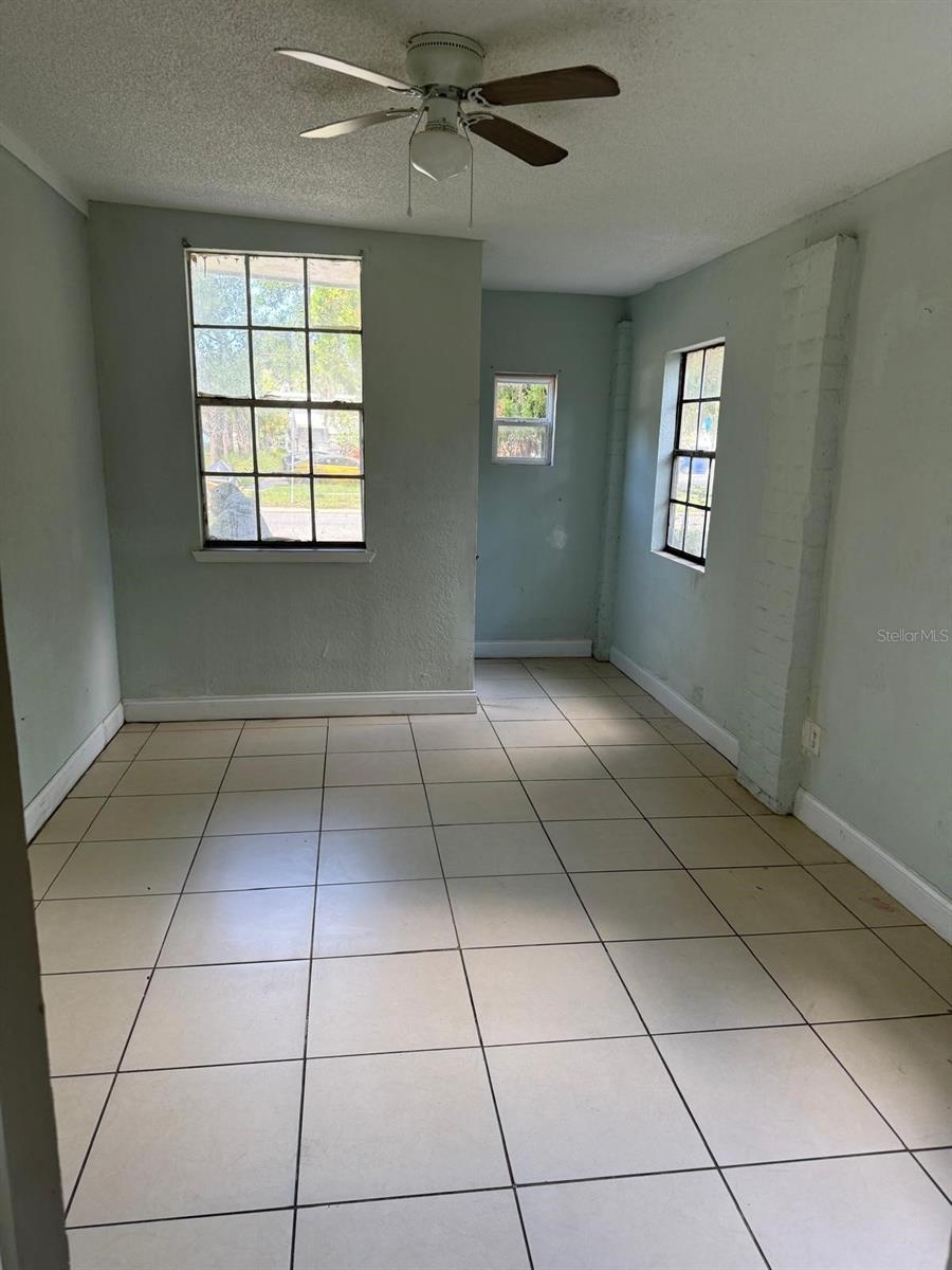 Image 4 of 6 For 525 Sunset Drive