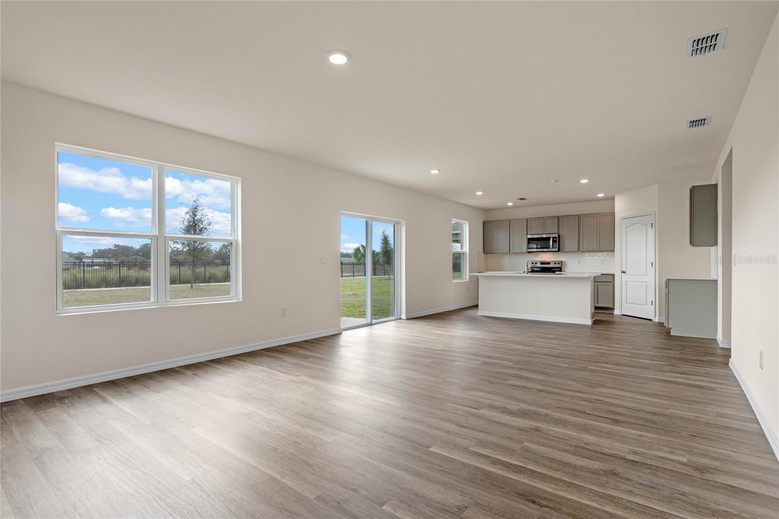 Image 6 of 40 For 5473 Hayloft Drive