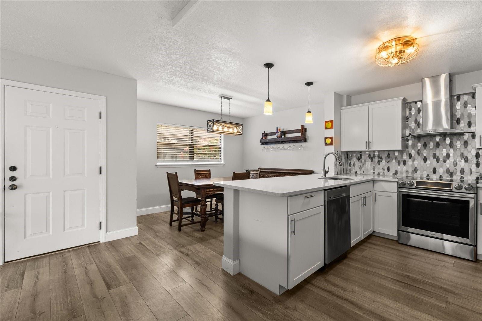 Image 2 of 26 For 150 Killarney Bay Court 5