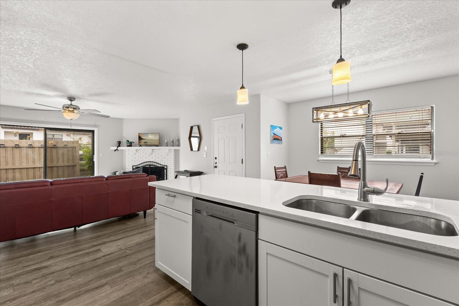 Image 5 of 26 For 150 Killarney Bay Court 5