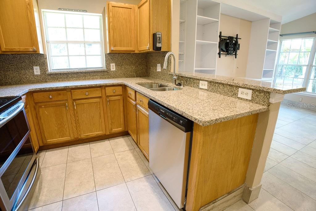 Image 11 of 24 For 711 Burch Avenue