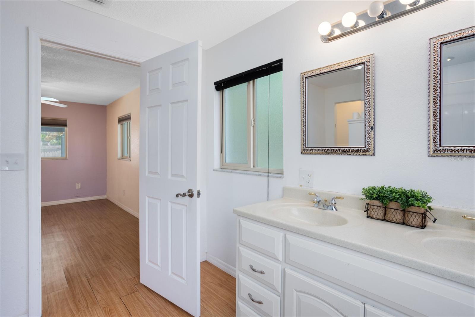 Image 14 of 30 For 426 Longwood Circle
