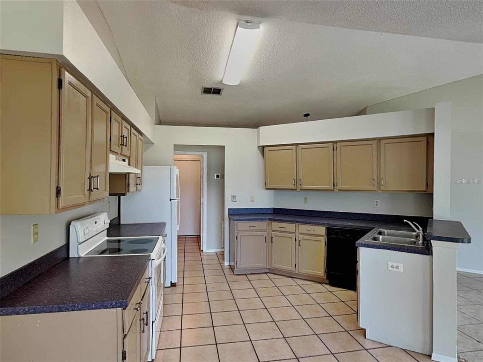 Image 4 of 15 For 1618 Cassingham Circle
