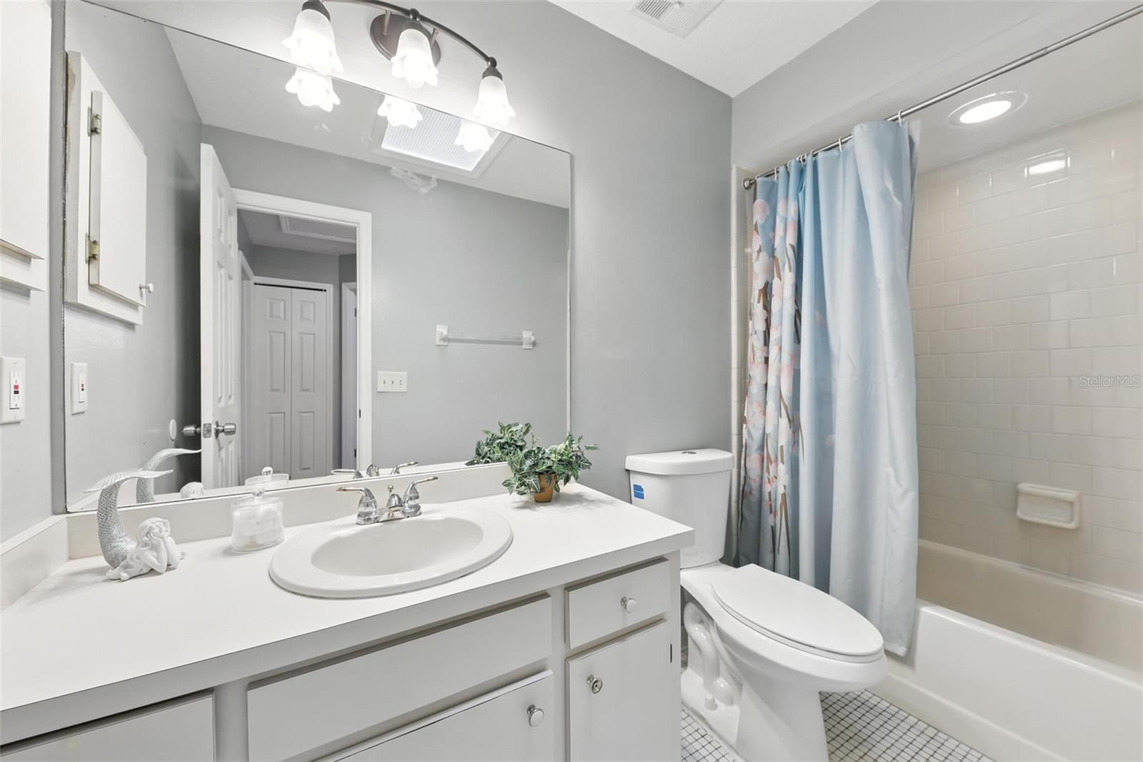 Image 18 of 26 For 4554 Heritage Oak Drive