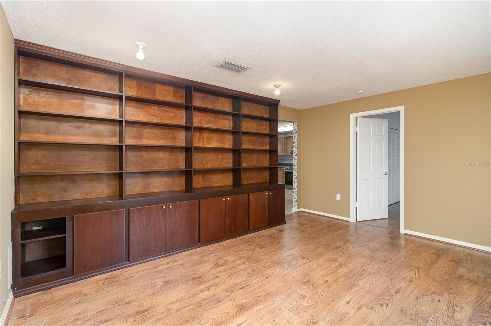 Image 13 of 25 For 4245 Hillview Circle