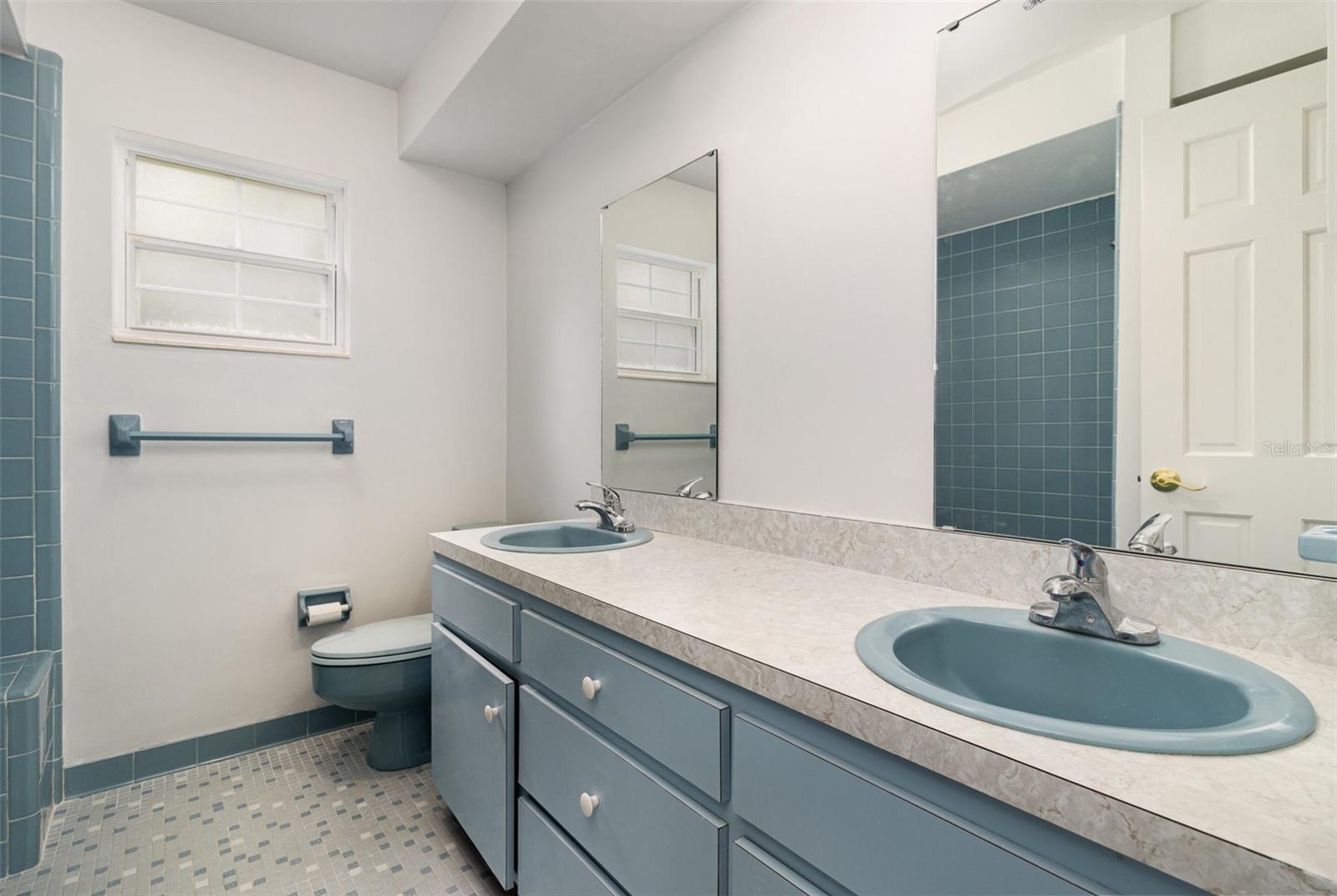 Image 21 of 25 For 4245 Hillview Circle