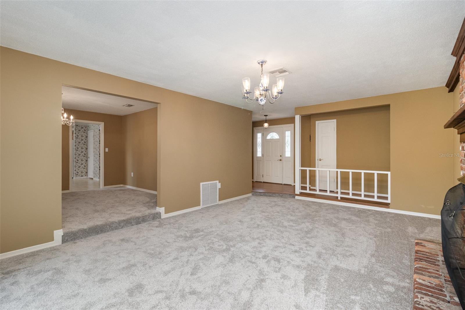 Image 4 of 25 For 4245 Hillview Circle