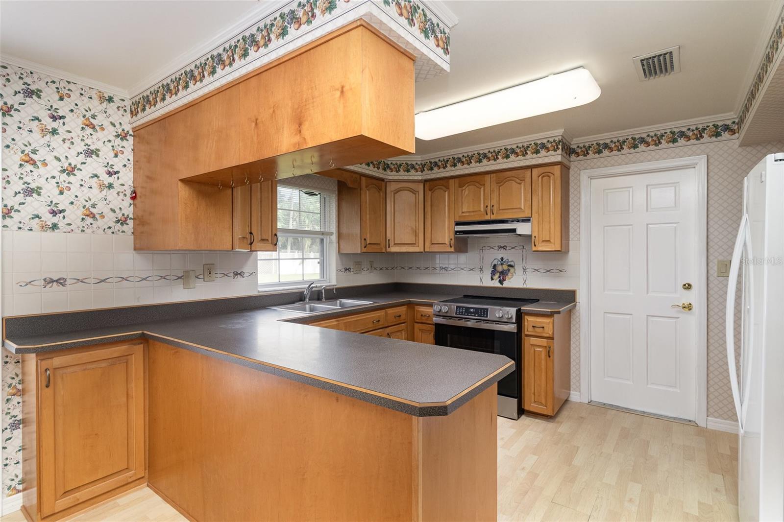 Image 9 of 25 For 4245 Hillview Circle