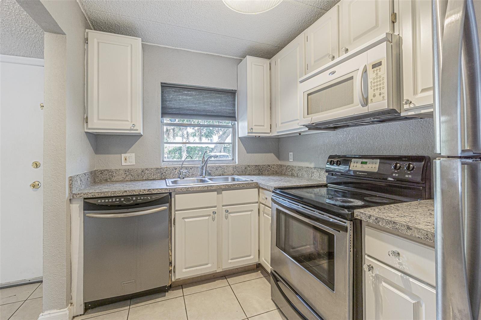 Image 4 of 30 For 2818 Somerset Park Drive