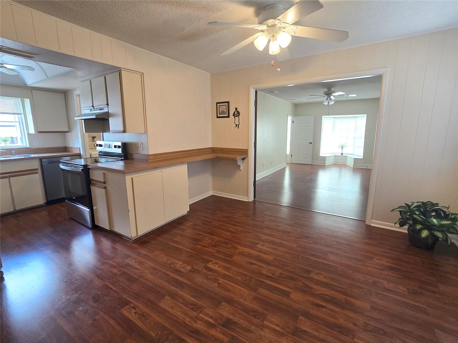 Image 4 of 32 For 313 Hillcrest Street