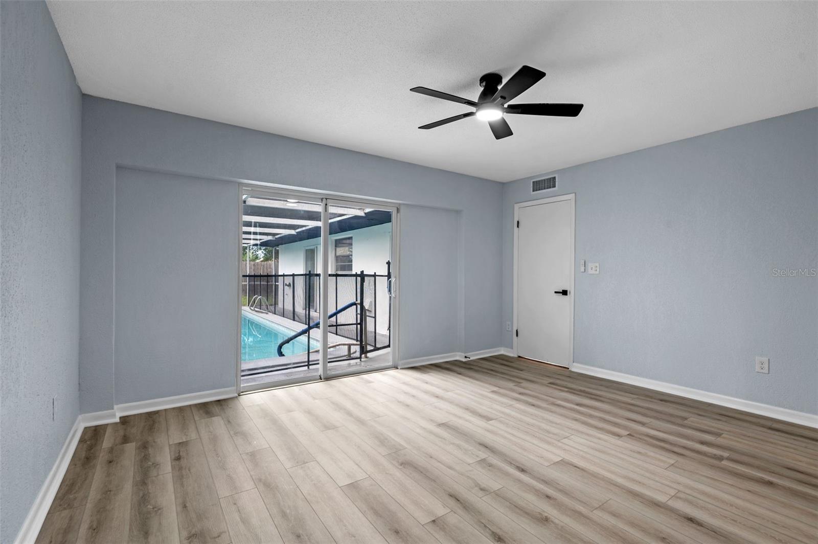 Image 12 of 27 For 598 Aviation Avenue Ne