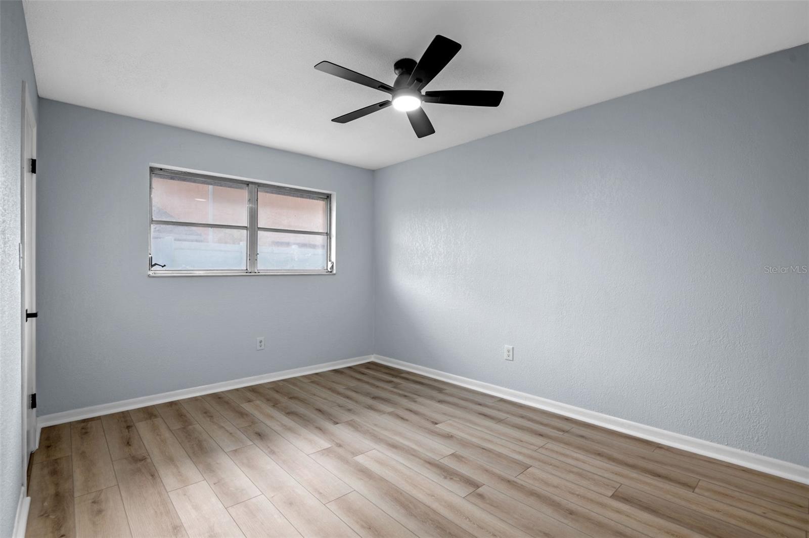 Image 16 of 27 For 598 Aviation Avenue Ne
