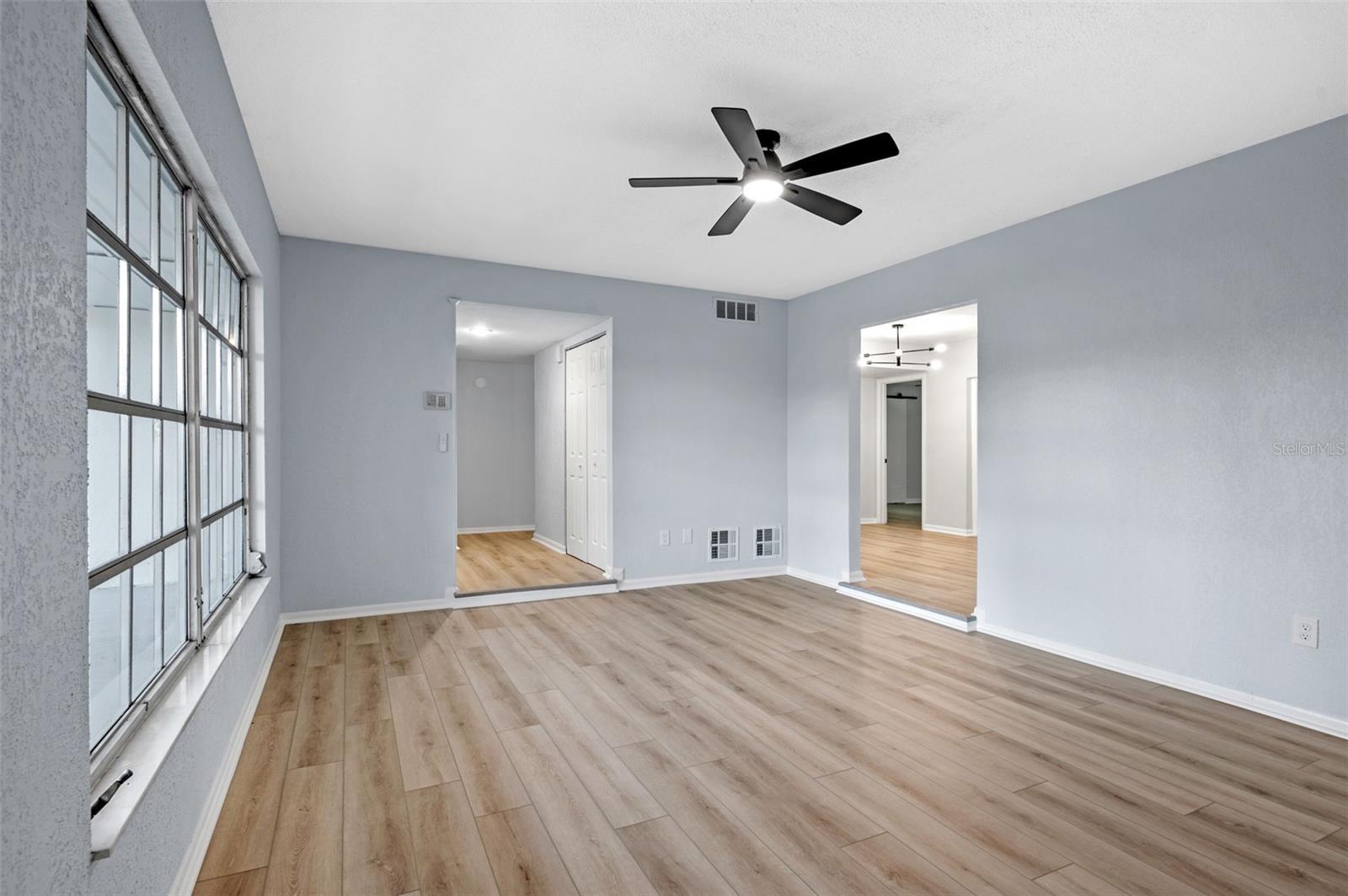 Image 3 of 27 For 598 Aviation Avenue Ne