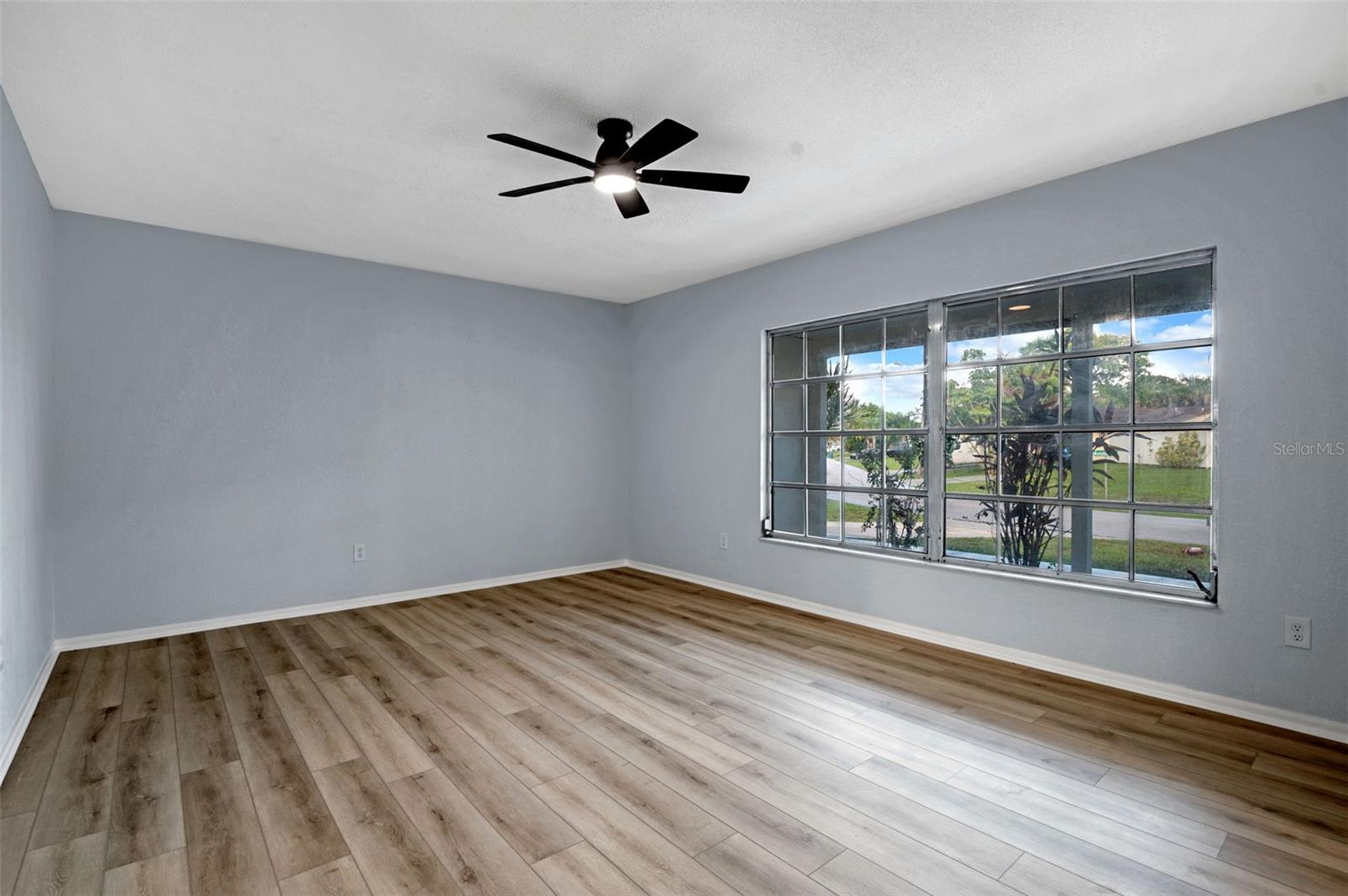 Image 5 of 27 For 598 Aviation Avenue Ne