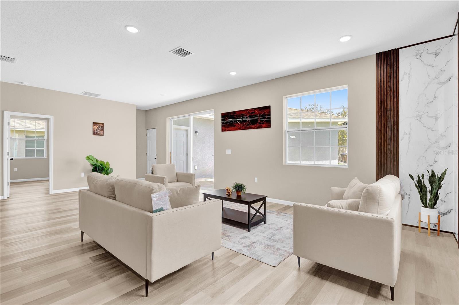 Image 13 of 48 For 4955 Castle Street E