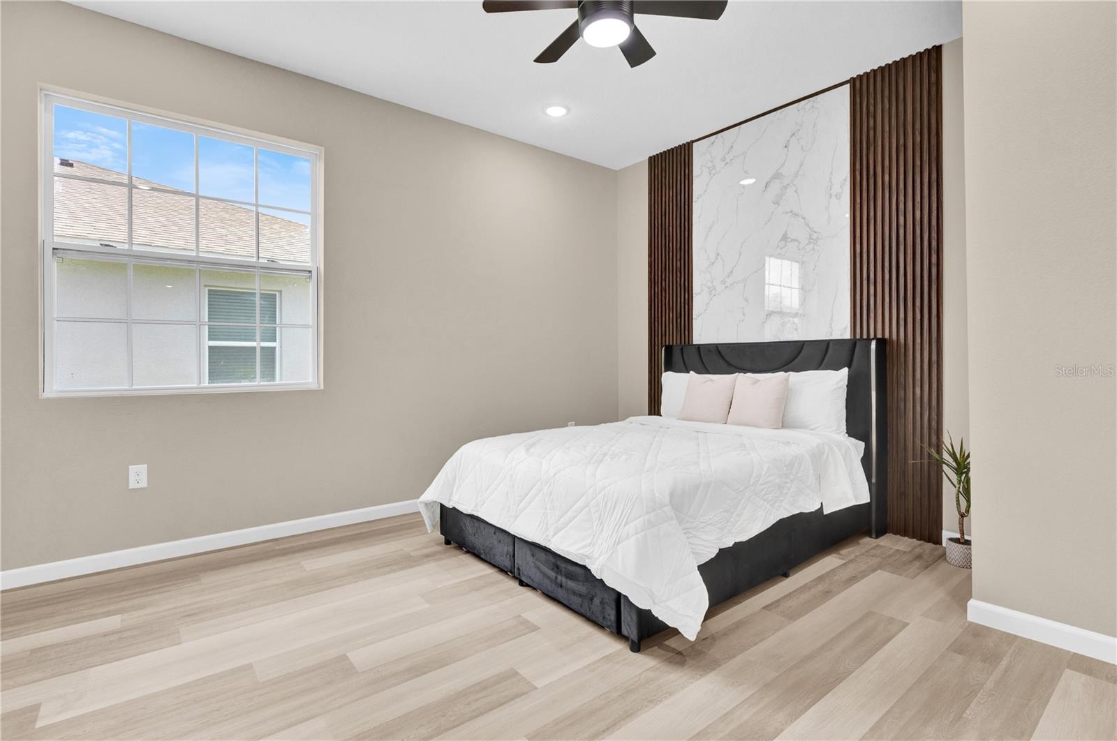 Image 14 of 48 For 4955 Castle Street E