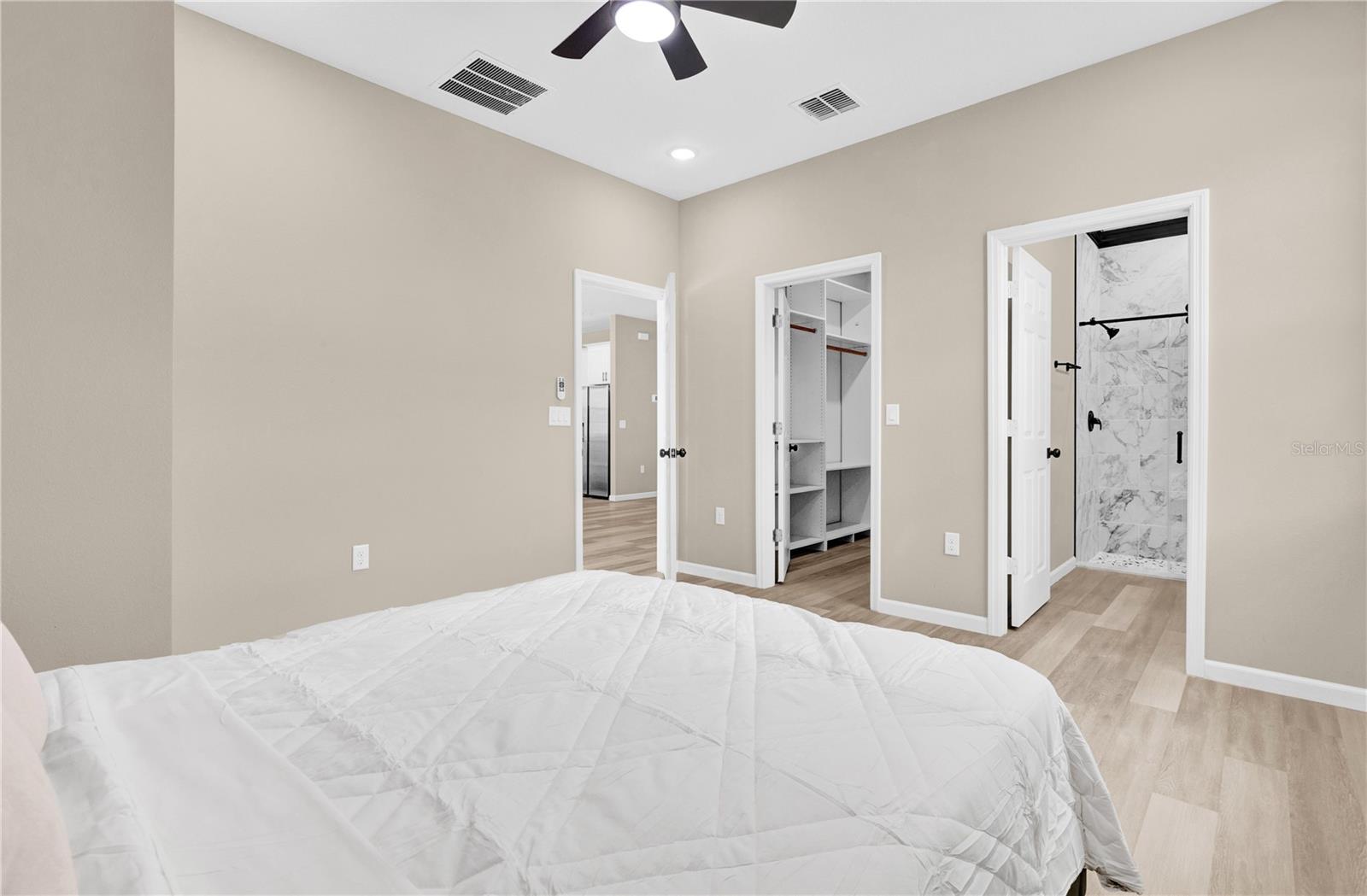 Image 15 of 48 For 4955 Castle Street E