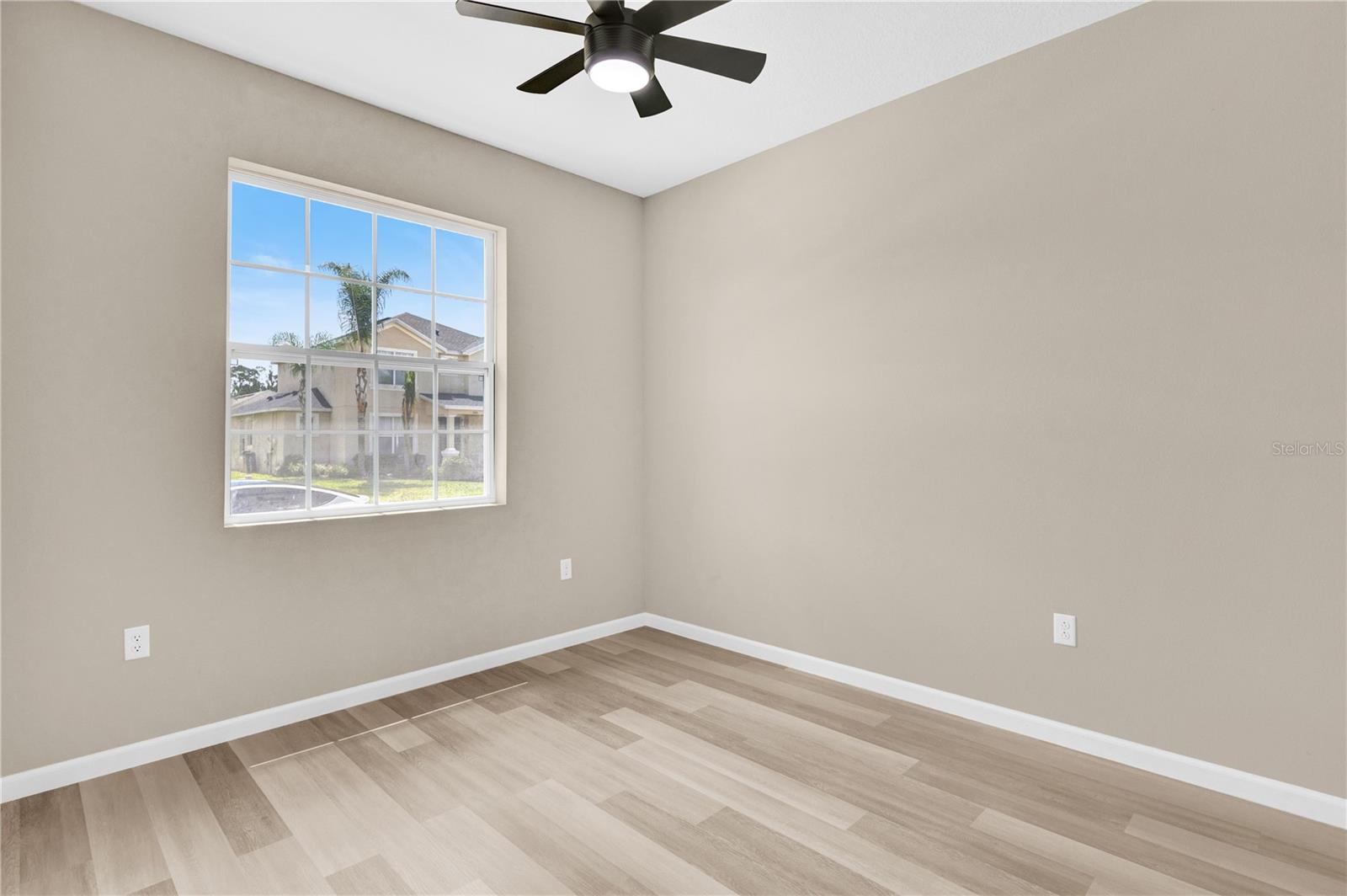 Image 19 of 48 For 4955 Castle Street E