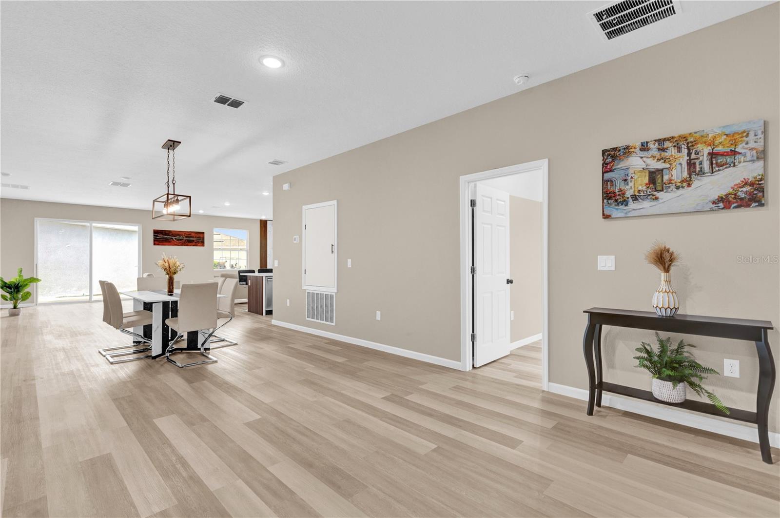 Image 7 of 48 For 4955 Castle Street E