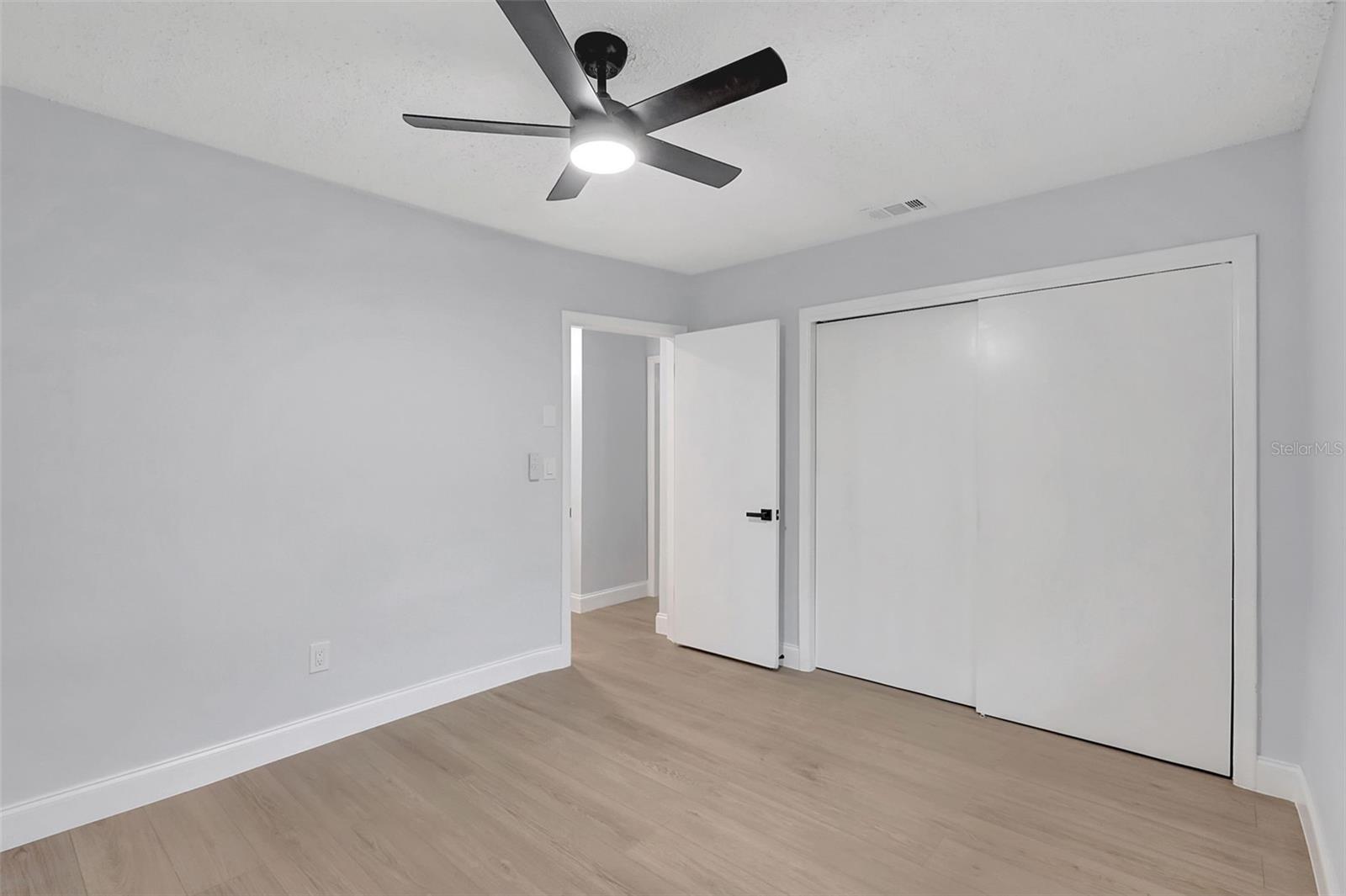 Image 15 of 32 For 559 Vine Avenue