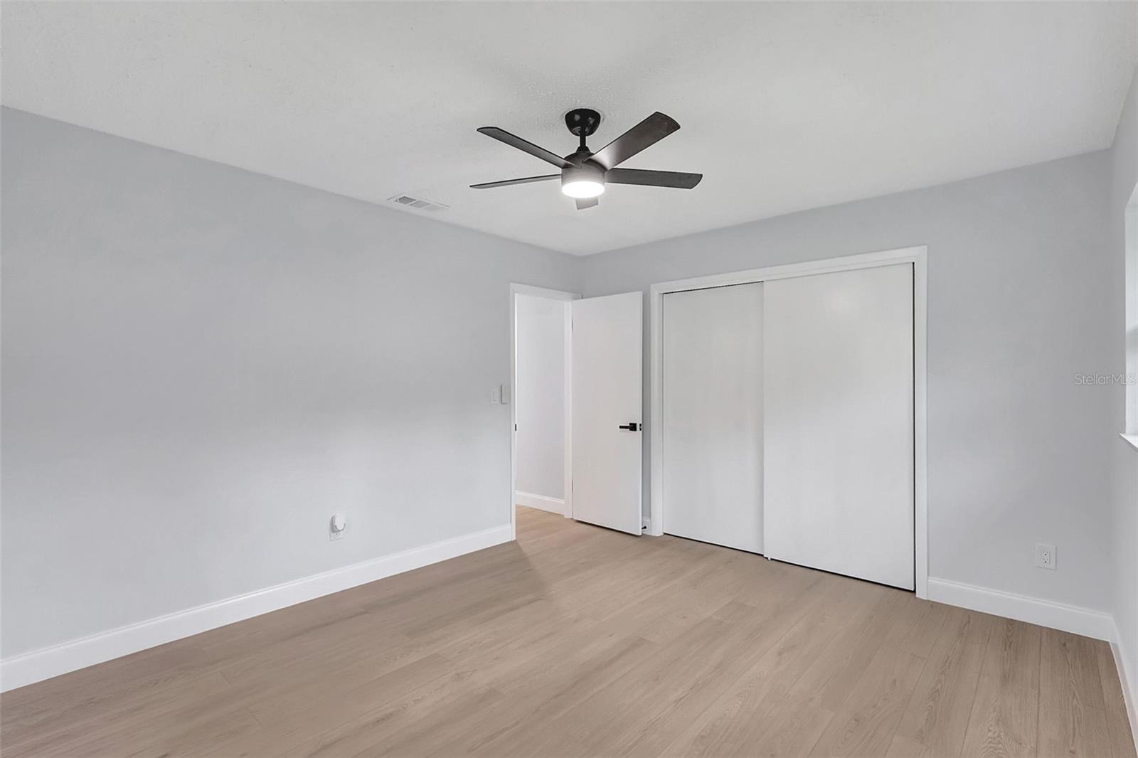 Image 17 of 32 For 559 Vine Avenue