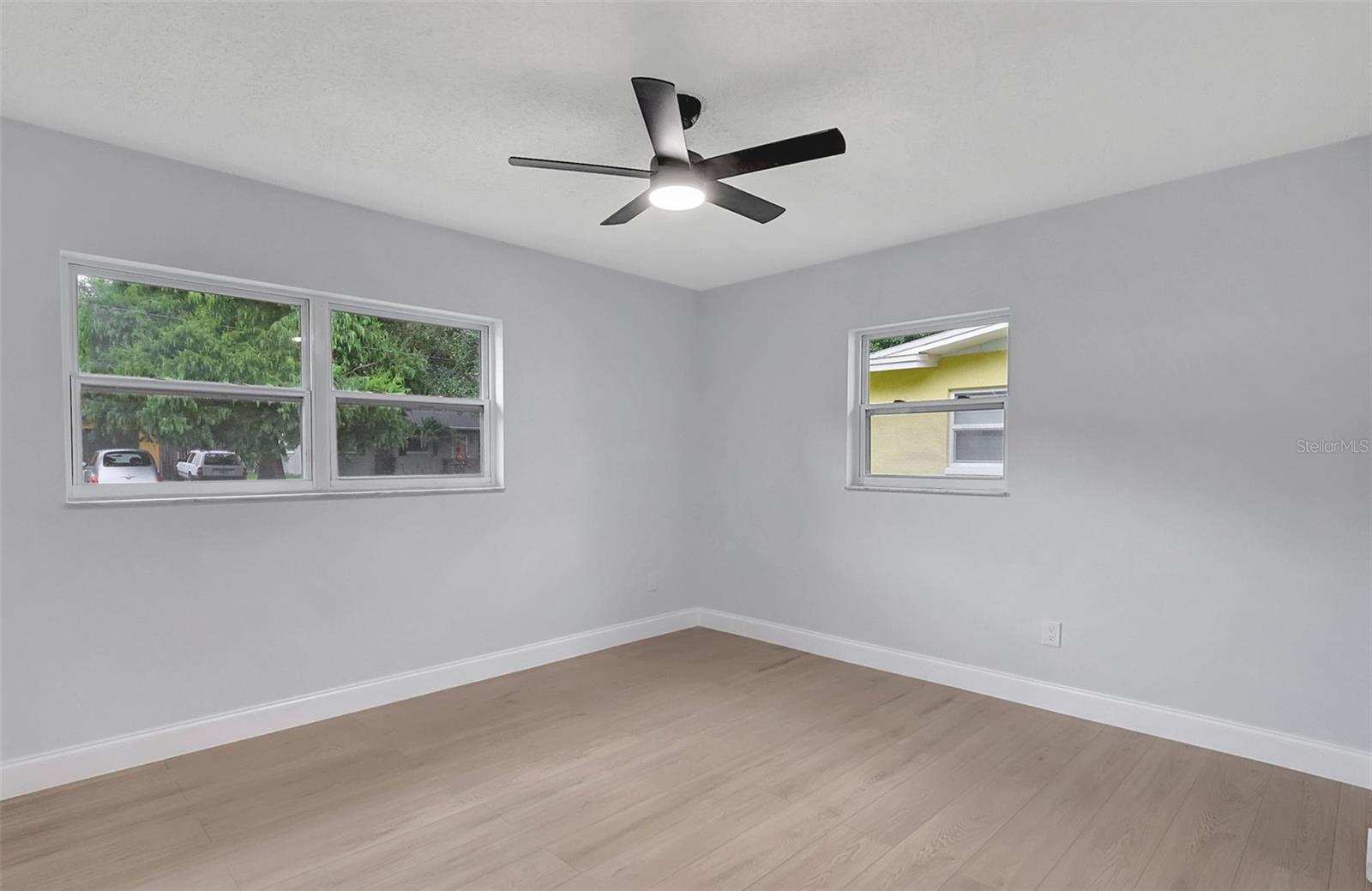 Image 18 of 32 For 559 Vine Avenue