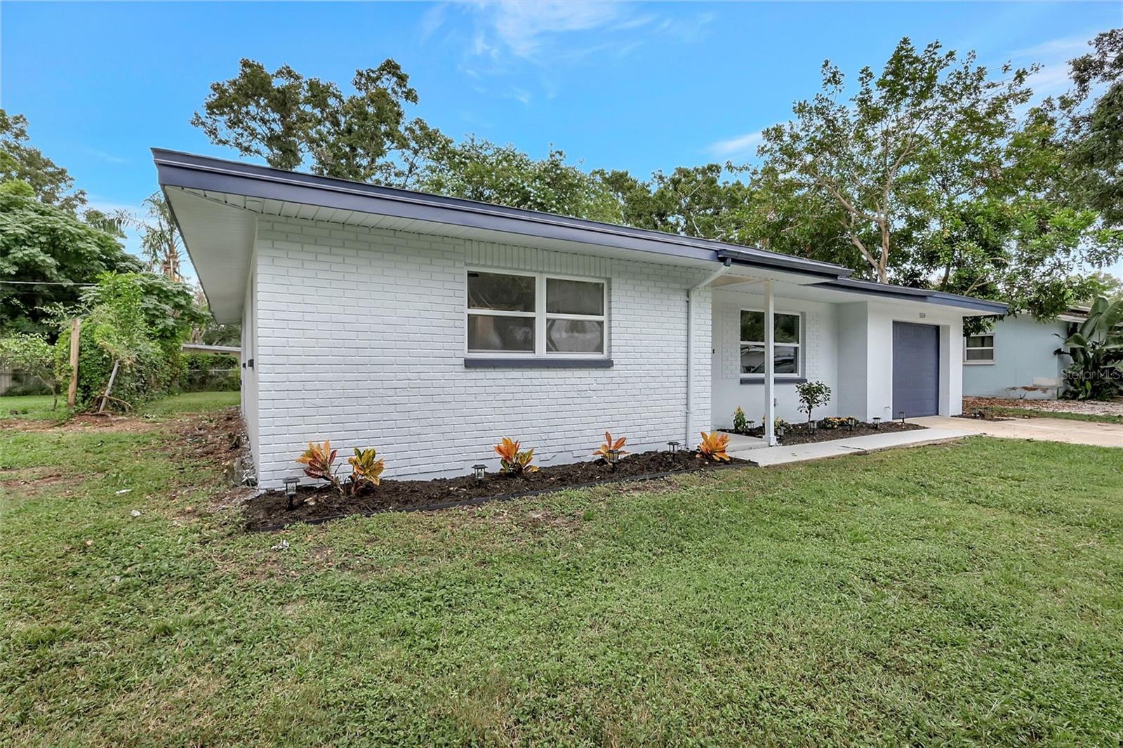 Image 2 of 32 For 559 Vine Avenue