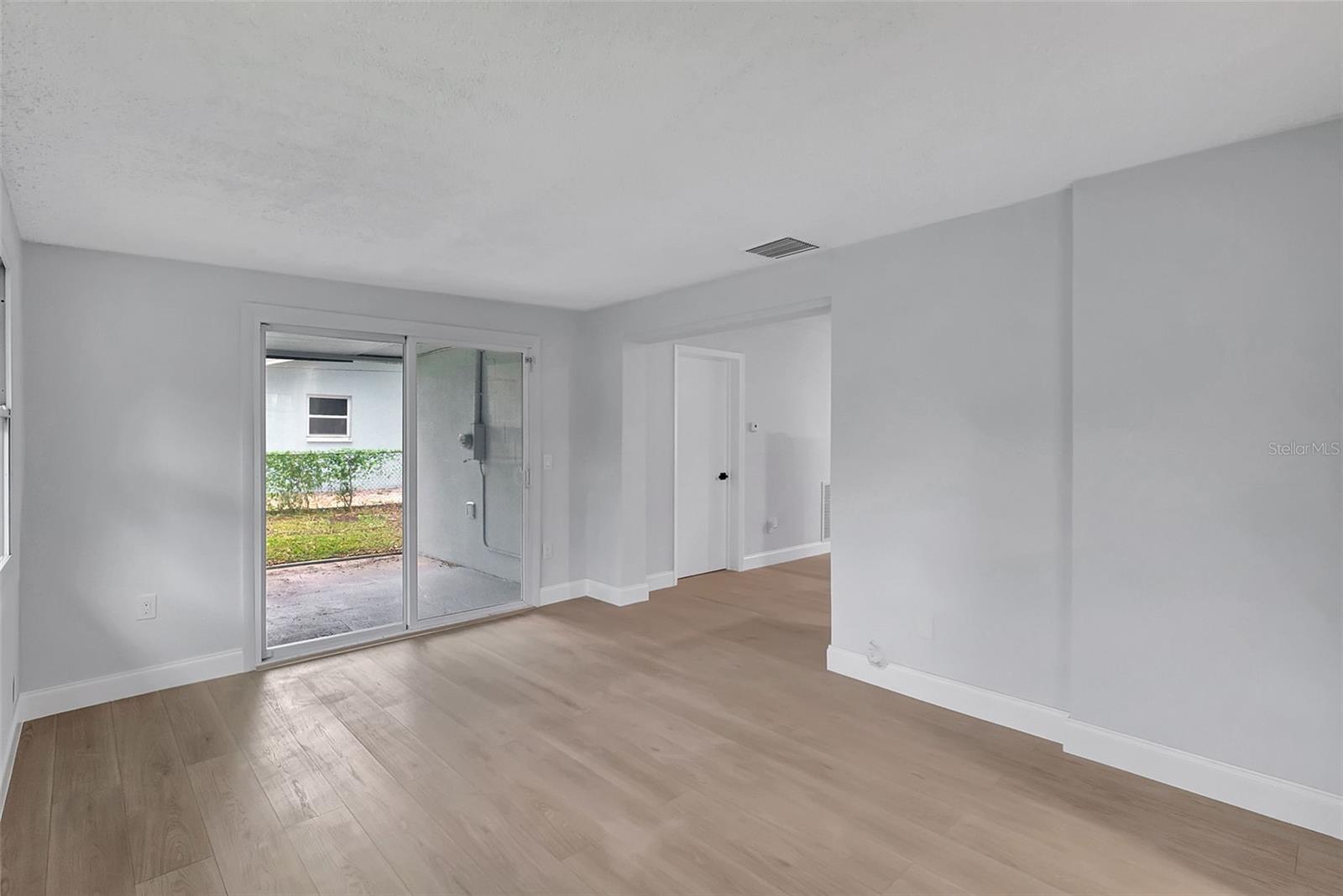 Image 20 of 32 For 559 Vine Avenue