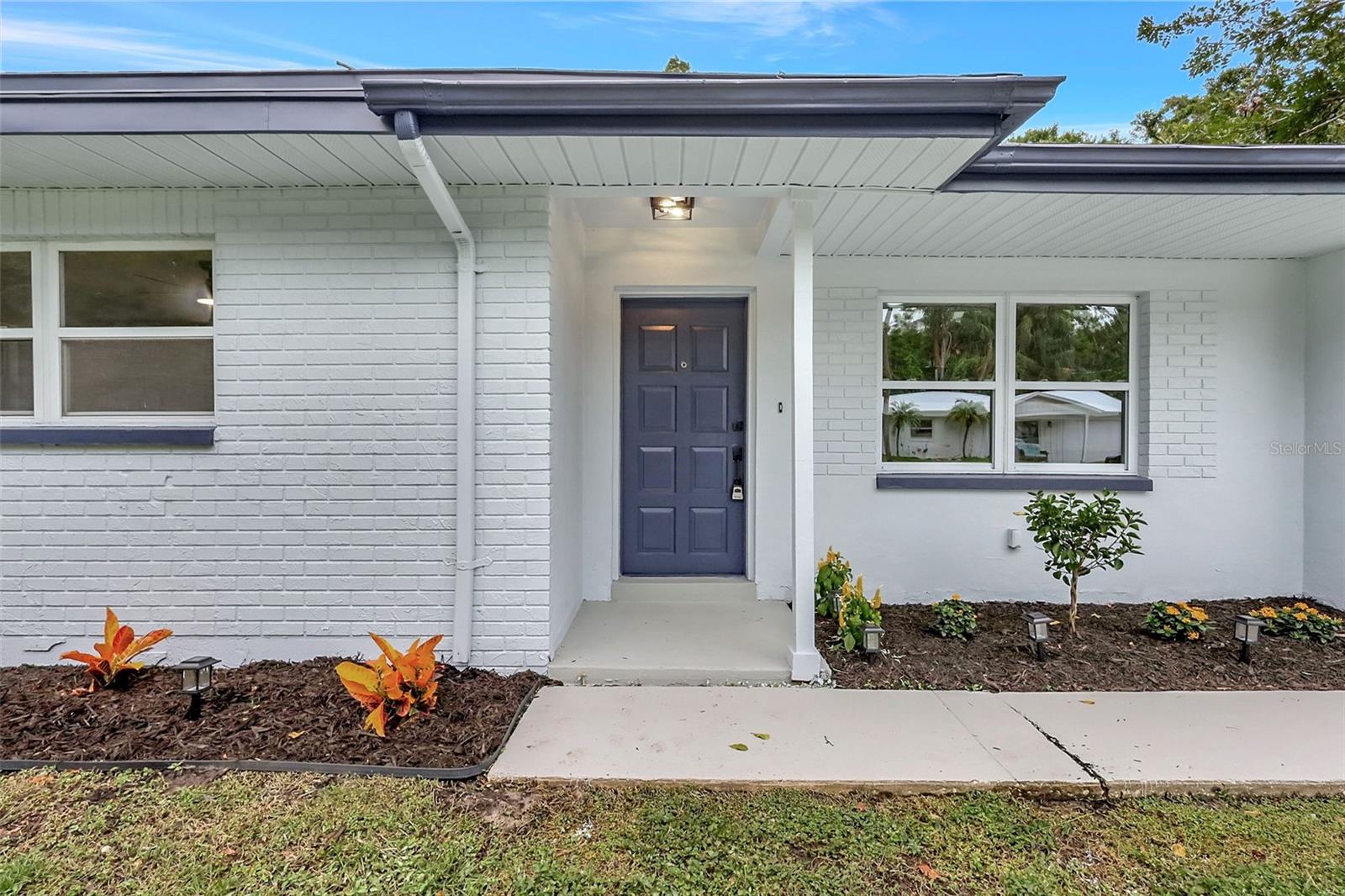 Image 3 of 32 For 559 Vine Avenue