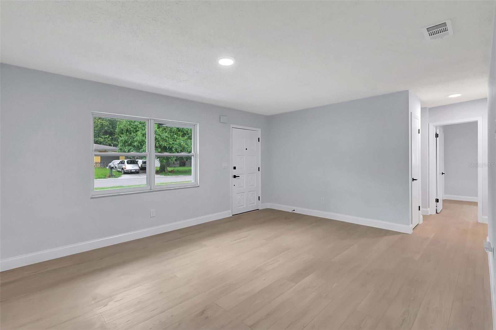Image 5 of 32 For 559 Vine Avenue
