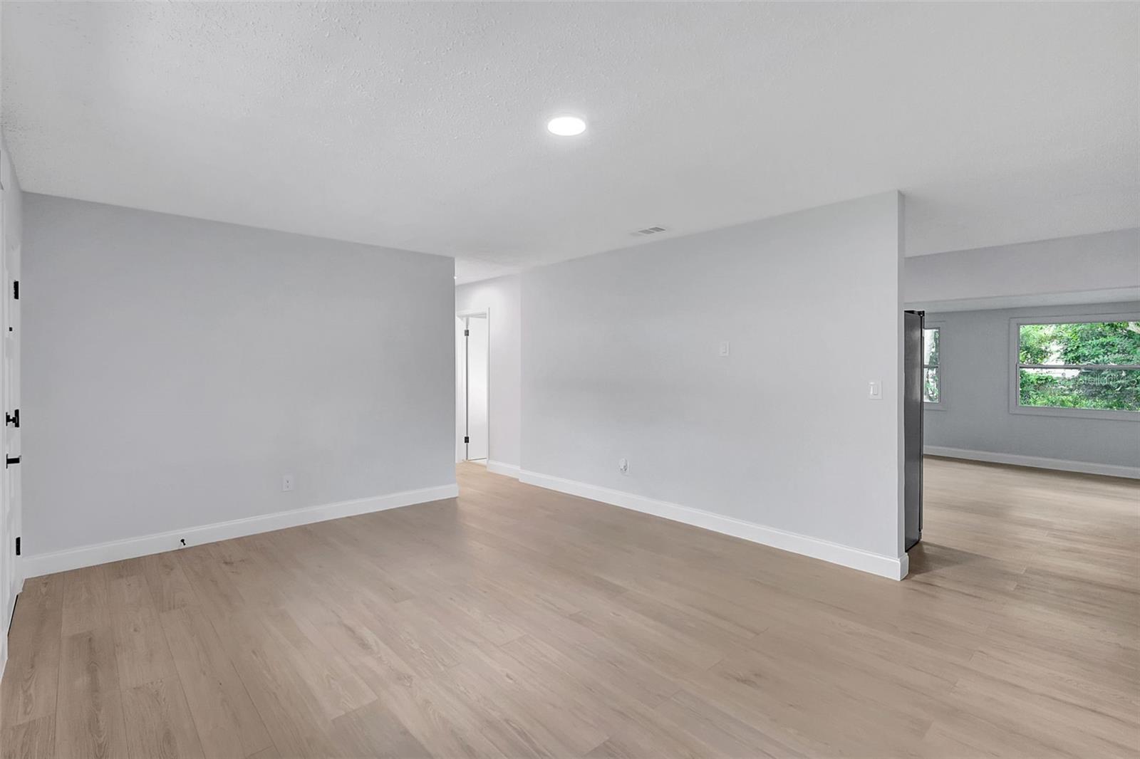 Image 6 of 32 For 559 Vine Avenue